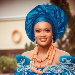 Très jolie femme africaine - Pour la bonne cause